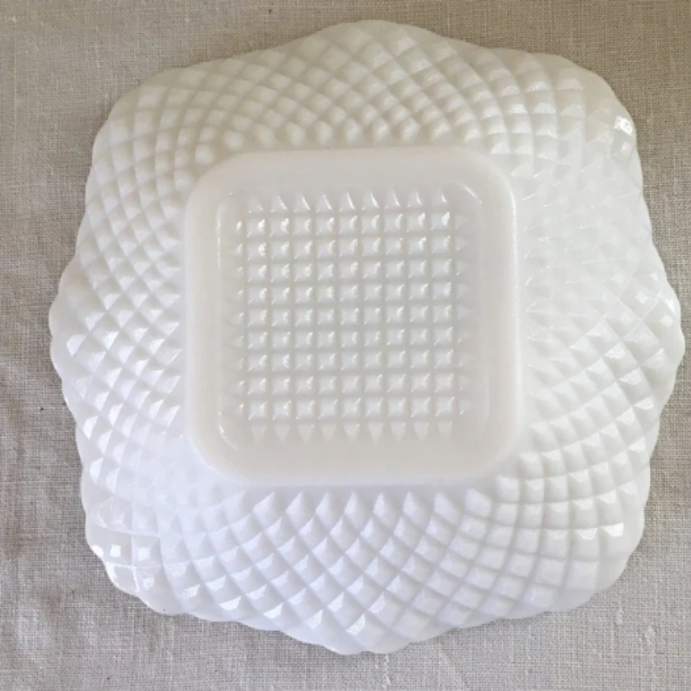 VINTAGE ANTIQUE Milk Glass Diamond Pattern Square Ruffled Bowl Dish - Picture 3 of 6